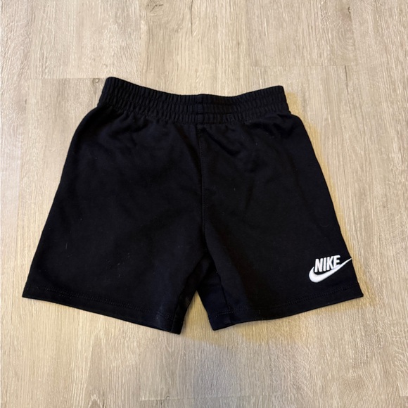 Nike Tee And Shorts Set Sz 5T - Picture 6 of 7